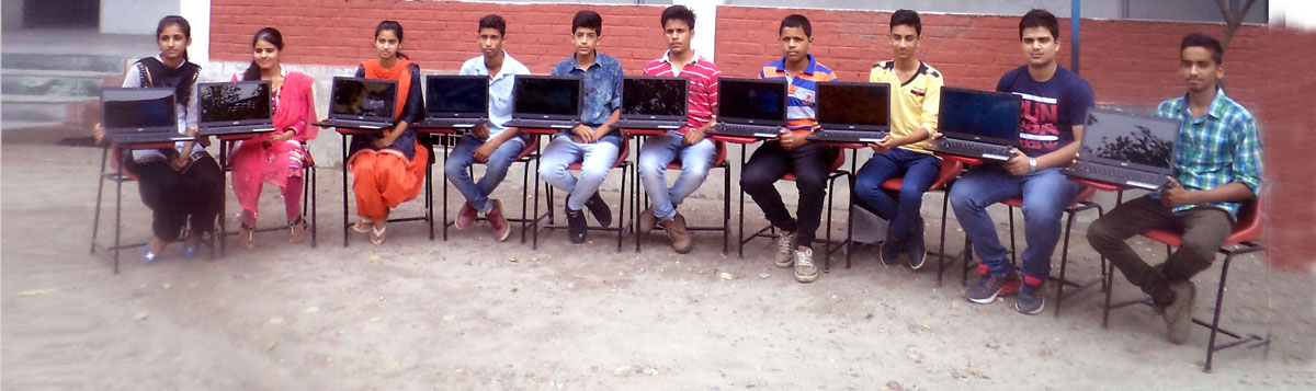 amarshanti-students-got-laptop-as-a-scholarship