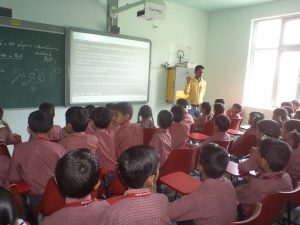 smart-classroom-in-amarshanti-school